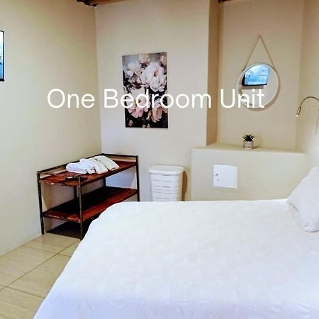 Bateleur Self Catering Cc Lejlighed Windhoek Eksteriør billede