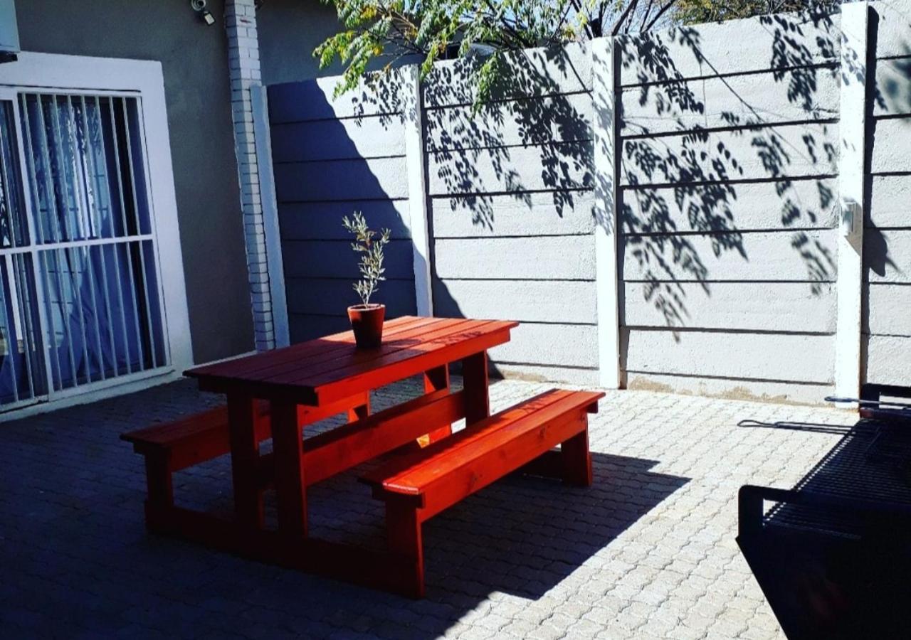 Bateleur Self Catering Cc Lejlighed Windhoek Eksteriør billede