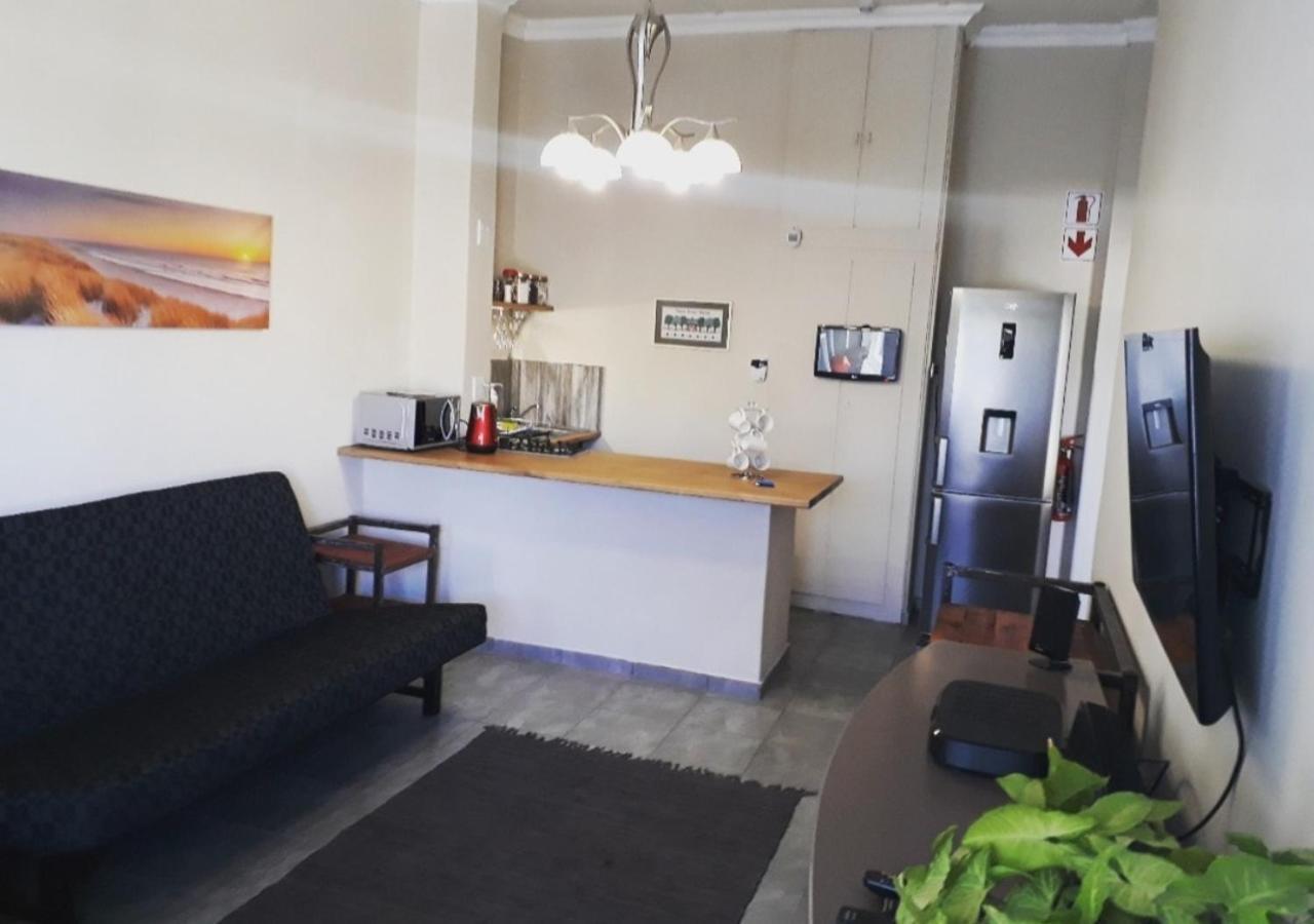 Bateleur Self Catering Cc Lejlighed Windhoek Eksteriør billede