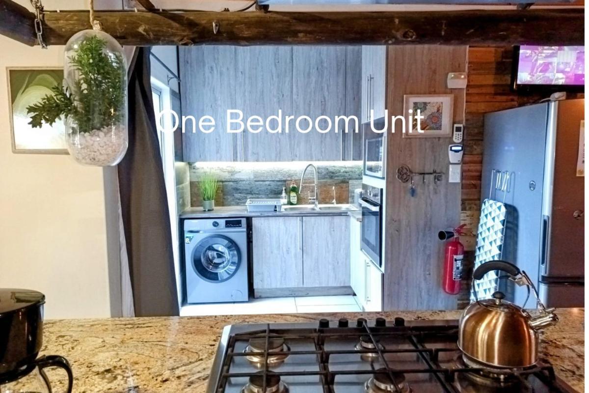 Bateleur Self Catering Cc Lejlighed Windhoek Eksteriør billede