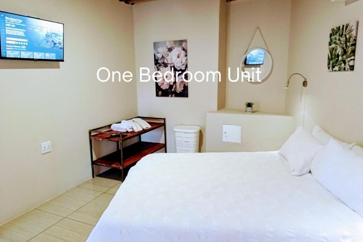 Bateleur Self Catering Cc Lejlighed Windhoek Eksteriør billede